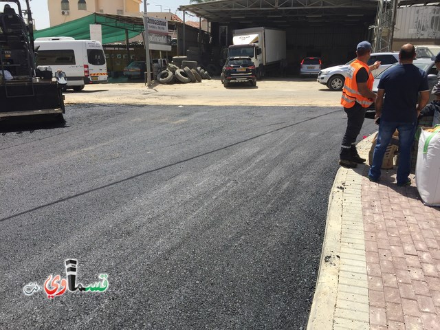 فيديو : تعبيد واتمام عماير ابو سعده بحضور رئيس البلدية المحامي عادل بدير .. والاهالي هذا سفيون دار ابو سعدة 